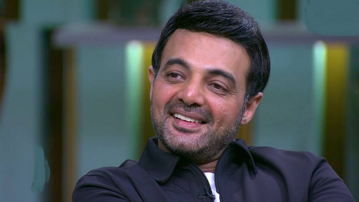 عمرو محمود ياسين يهاجم زوج دينا فؤاد