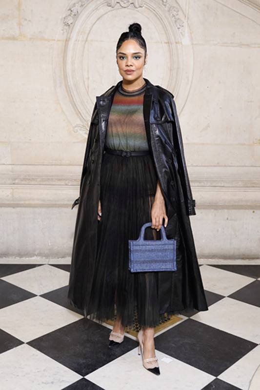 DIOR Mini Book Tote حقيبة تعكس المهارة الحرفية لدار ديور