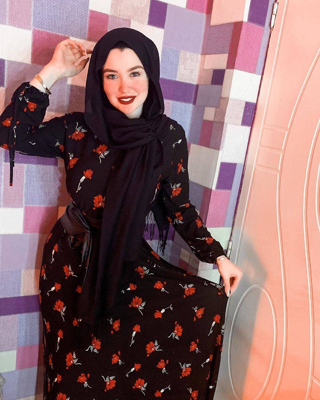 حبس حنين حسام 15 يوماً بعد استئناف النيابة على قرار الإفراج عنها