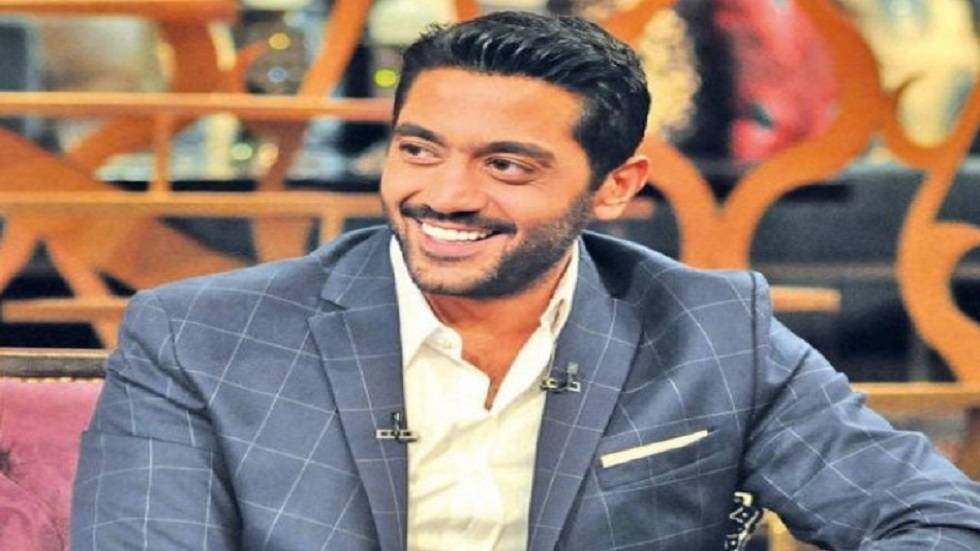 أحمد فلوكس يكشف سبب فيديو إفطاره مع رجال أمن المجمع