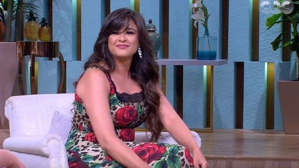 ملامح شبه واضحة بين ياسمين عبدالعزيز ووالدتها في شبابها