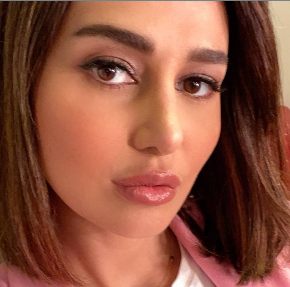 حلا شيحة تستسلم للنوم في كواليس تصوير 