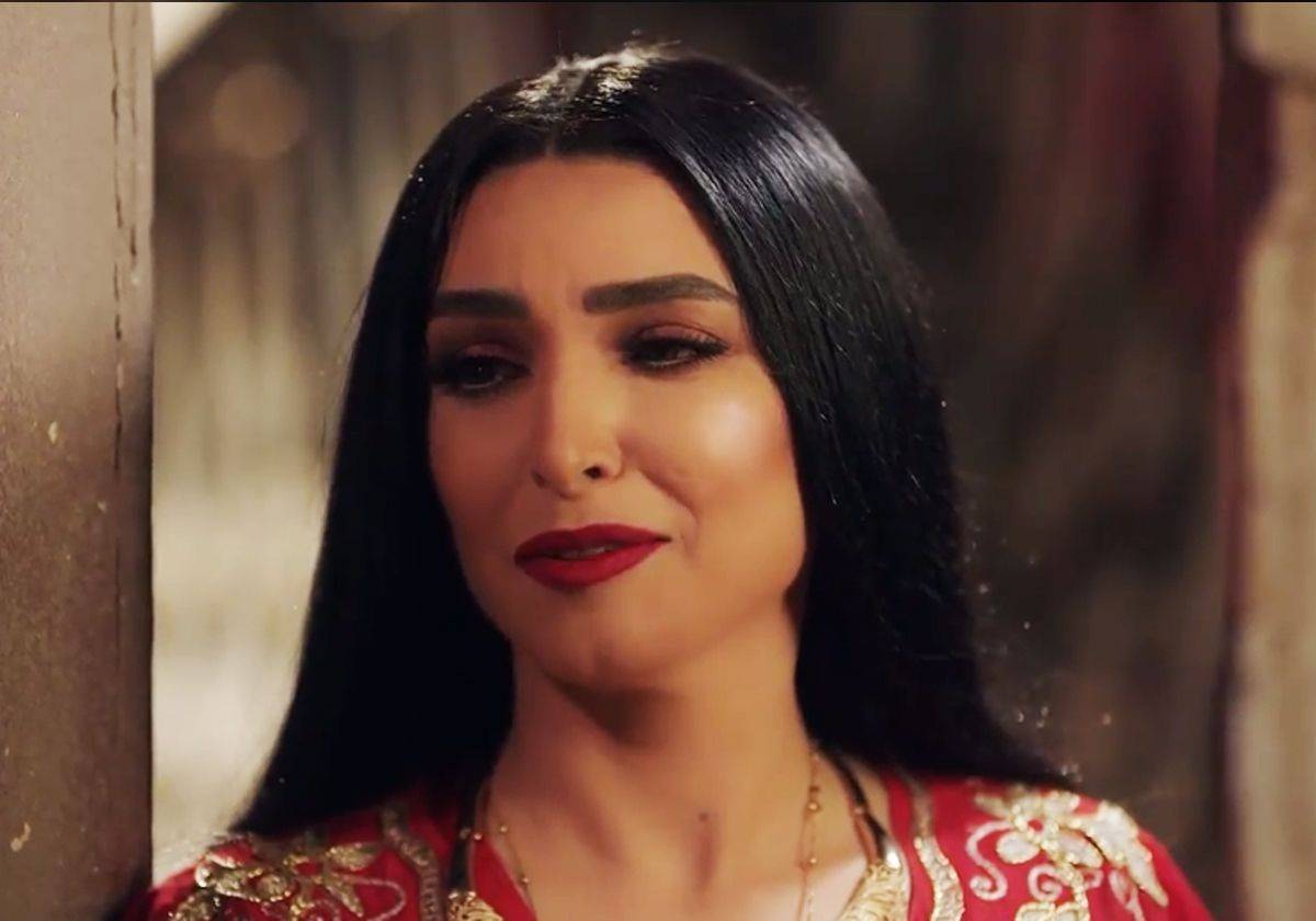 بالفيديو - روجينا تصف مخرج 