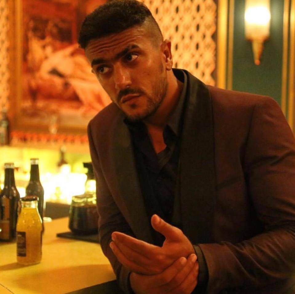 بالفيديو - تكشيرة أحمد العوضي تريند على السوشيال ميديا.. وردّ فعله مميز