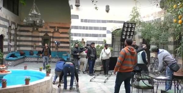 الناقد الفني أمين حمادة: 