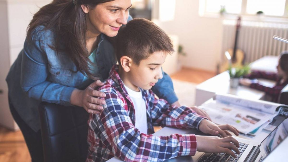 كيف تساعدين طفلك على الدراسة في زمن كورونا - مع د. باسكال رعد