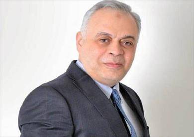 أشرف زكي ينفي شائعات حول صحة رجاء الجداوي