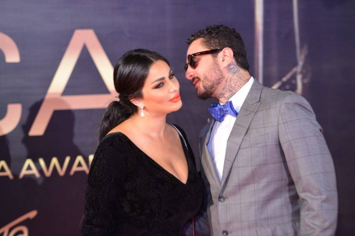 زوجة أحمد الفيشاوي تحتفل بعيد زواجهما بالكمامة