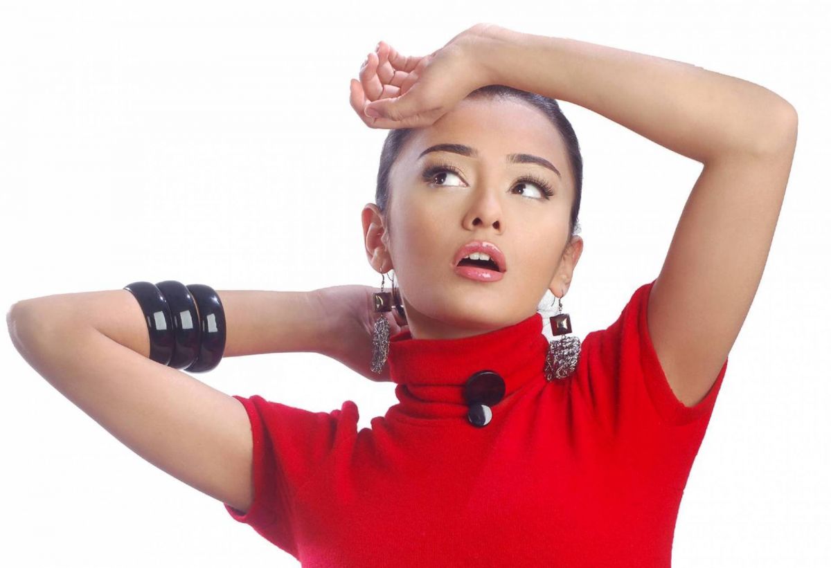 بالفيديو - راندا البحيري تهاجم فتاة كويتية: 