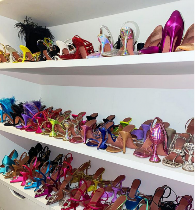 الحذاء بالكعب الهرمي صيحة لا تفوتيها هذا الموسم