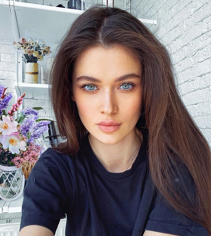 بالصورة – وجه هذه العارضة من دون مكياج و