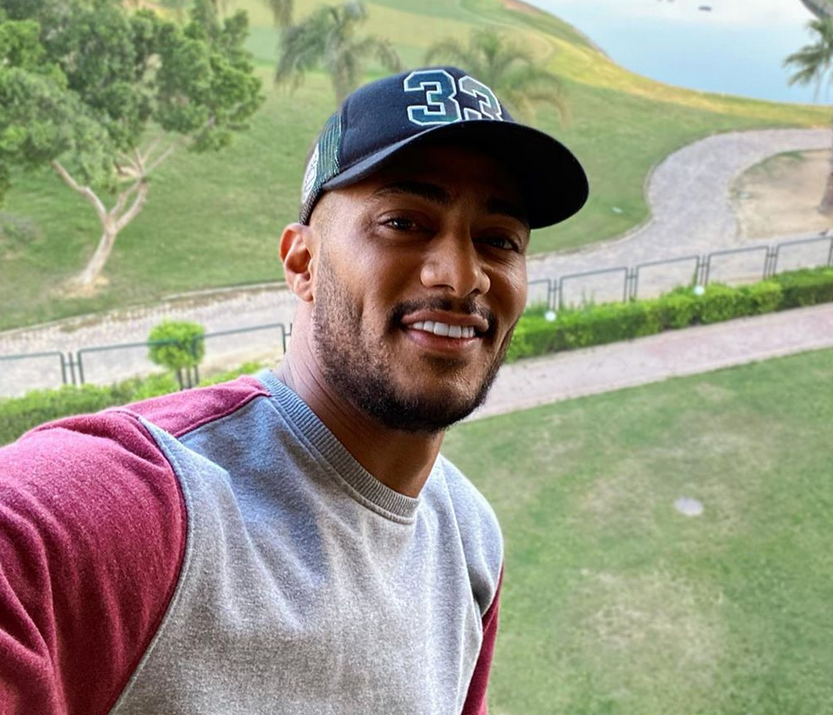 بالفيديو – خبيرة مكياج تتحول إلى نسخة من محمد رمضان