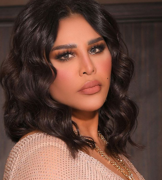 بالصور – سخرية من تنورة أحلام رغم أناقتها