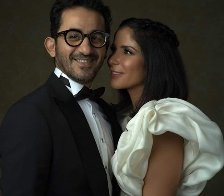 فيديو نادر – أحمد حلمي يغني لمنى زكي في يوم زفافهما