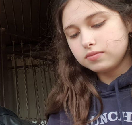 بالصورة – هذه الفتاة الجميلة هي ابنة فنان لبناني شهير