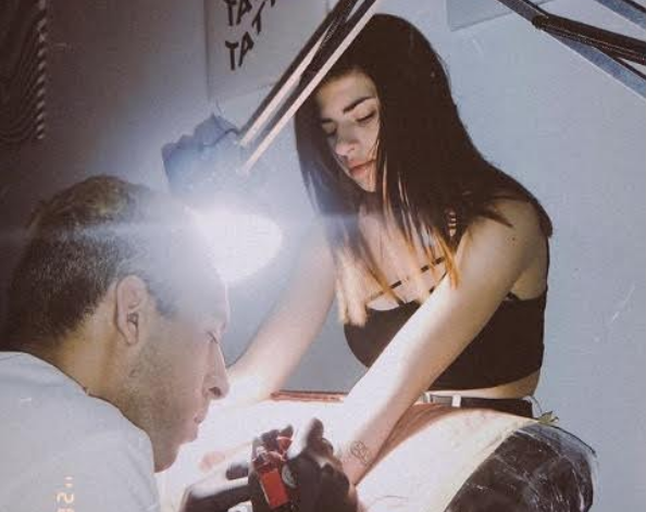 ابنة رانيا فريد شوقي تثير الجدل بسبب وشمها