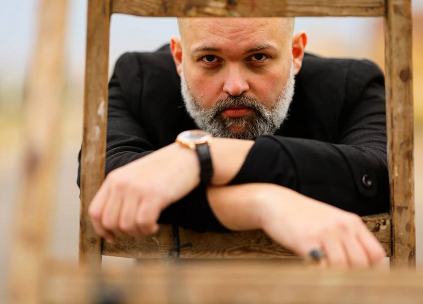 بالصورة – محمد محمود عبد العزيز يفاجئ الجميع بمرضه