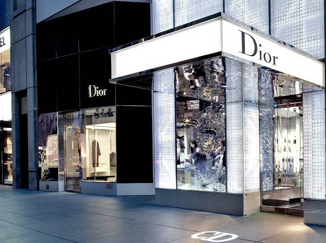 بالفيديو -Dior تكرم نساء الشرق الأوسط بمجموعة وردية