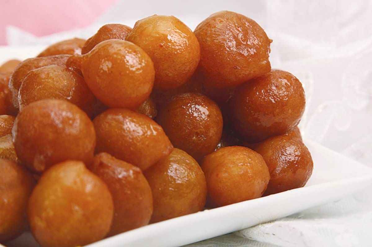 أسهل طريقة لتحضير اللقيمات في المنزل