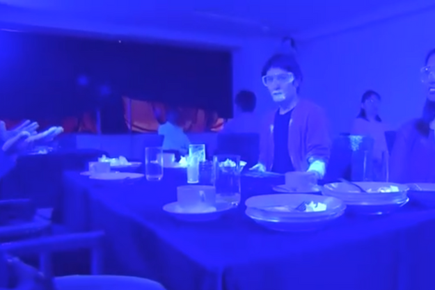 فيديو يخيف الجمهور... هكذا تنتشر الفيروسات في المطاعم
