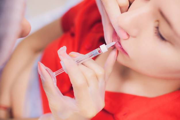 بالصورة – تعرفوا إلى صاحبة أكبر شفاه في العالم وقصتها