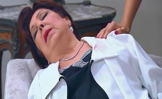 بالفيديو - رجاء الجداوي تفقد الوعي وتهاجم فيفي عبده