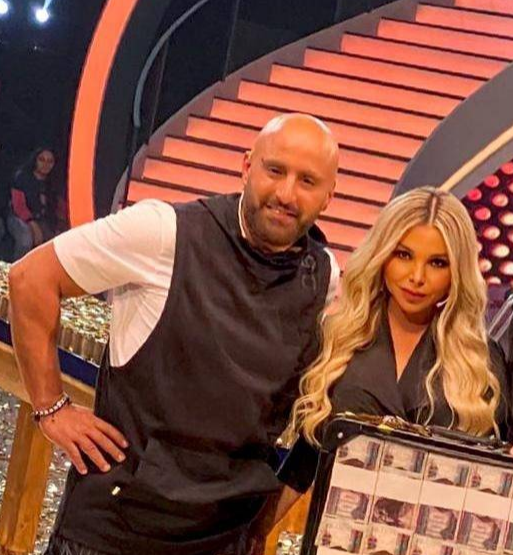 بالفيديو - للمرة الثالثة.. أحمد السقا يتعرض لدوار في برنامجه