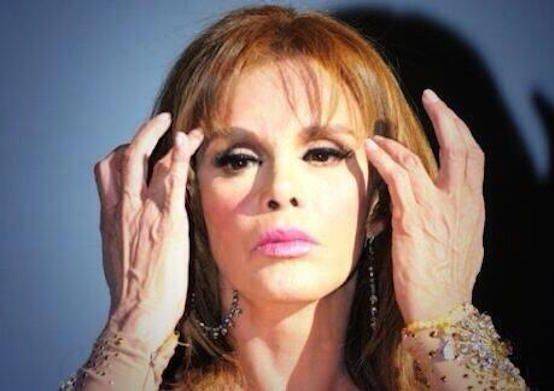 لوشيا مانديز