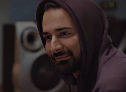 احمد حاتم يحدث ضجة بصورة غريبة من داخل منزله