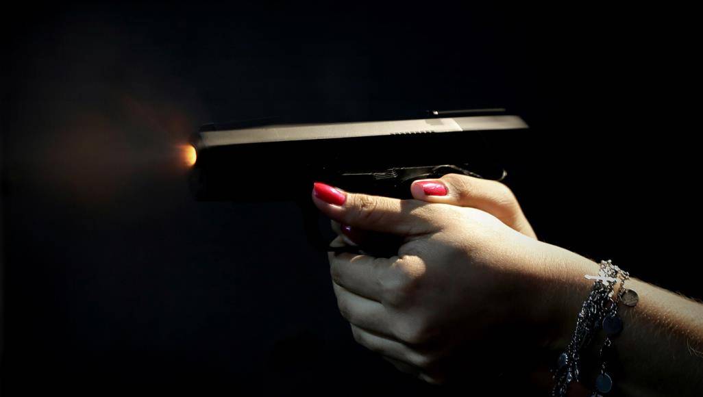 شابة لبنانية تقتل طليقها وتسلم نفسها بسيارته