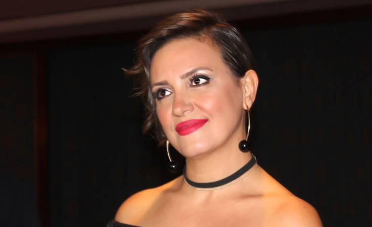 ريهام عبد الغفور تمازح أحمد حلمي بصورة قديمة ثم تحذفها