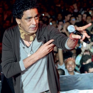 محمد منير .. يحاولون التشويش على علاقتي بعمرو دياب
