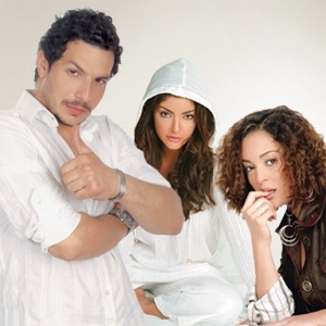 الفنّانون وأصدقاء طفولتهم