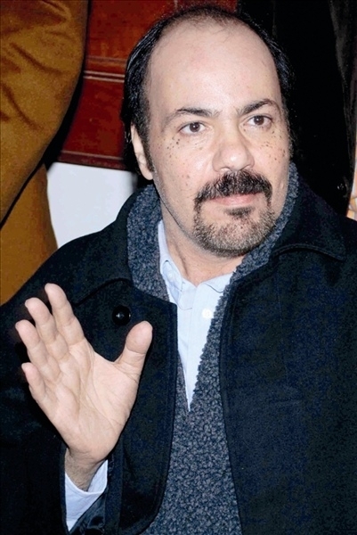 طلعت زكريا يقلد عمر الشريف وعبد الحليم حافظ...