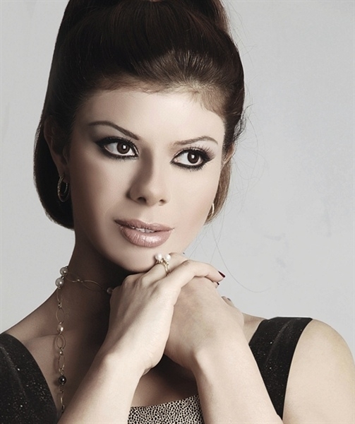 أميرة فتحي غاضبة