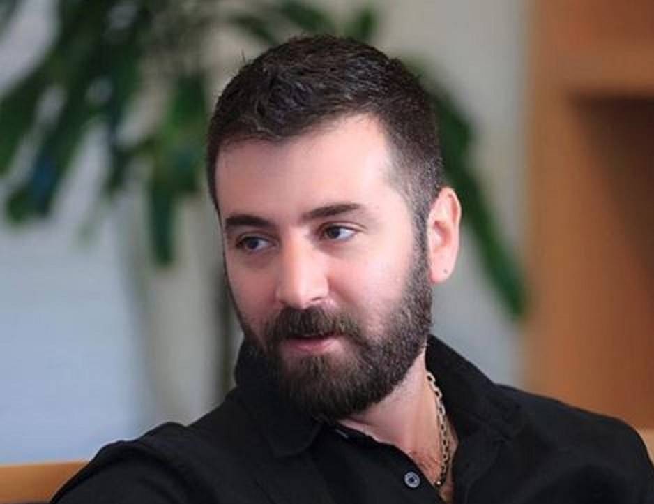 الموت يُفجع الممثل السوري يامن الحجلي بأعز ناسه