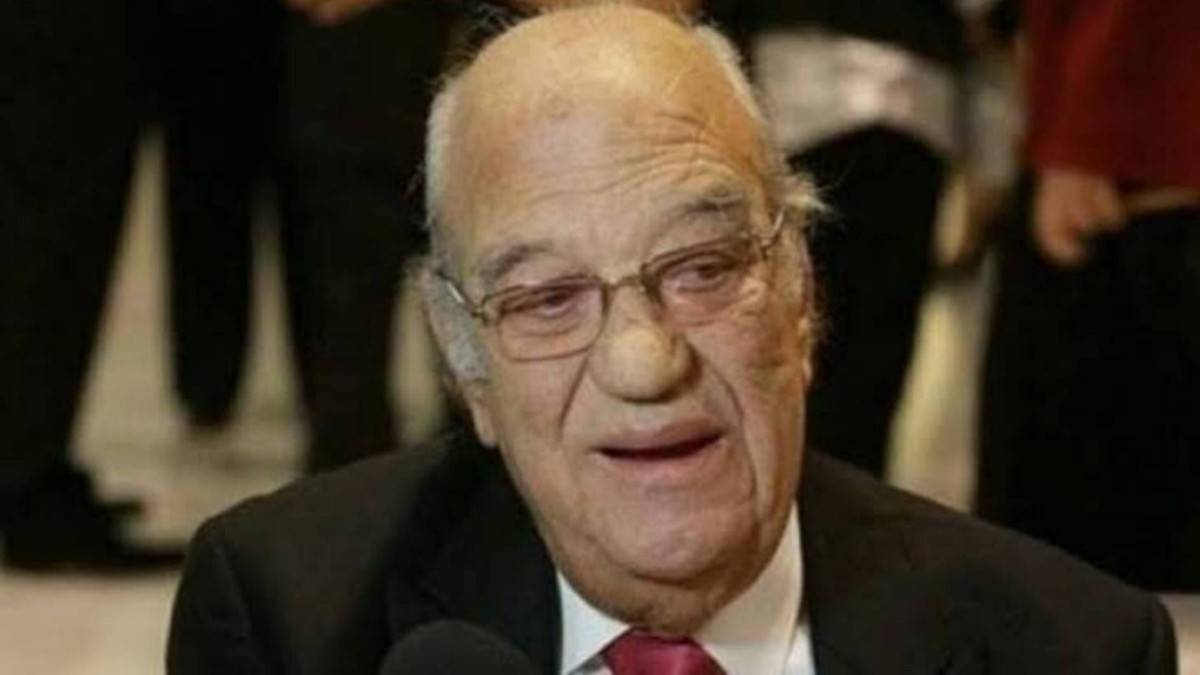 بالفيديو - نجل حسن حسني يروي تأثير الشائعات على والده ولحظاته الأخيرة