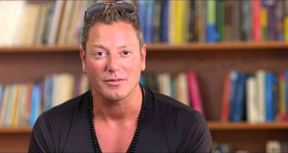 بالفيديو - تامر هجرس في تصريحات جريئة عن العلاقات الفنية: 