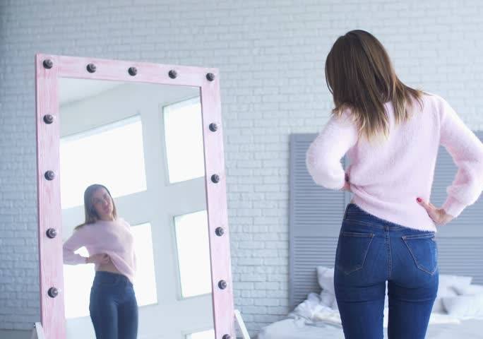 هذا التمرين المنزلي ينحت الخاصرتين والأرداف بسهولة