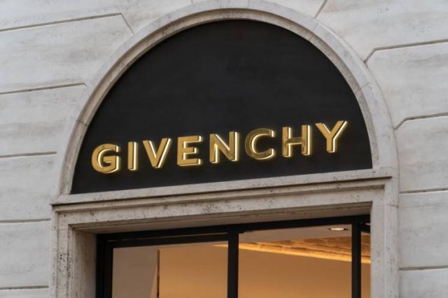 بعد رحيل كلير وايت كيلير... Givenchy تختار هذا المصمم