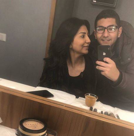 بالفيديو - إبن وفاء عامر ينفذ فيها مقلباً قاسياً في المنزل