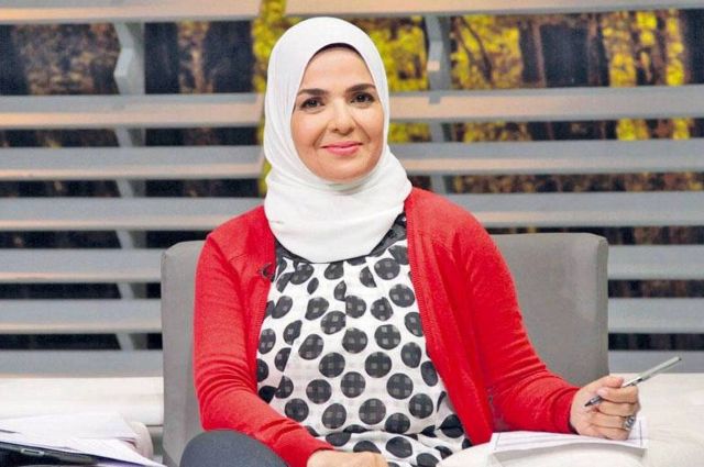 بالفيديو - إليسا تجبر منى عبد الغني على البكاء في الاستديو