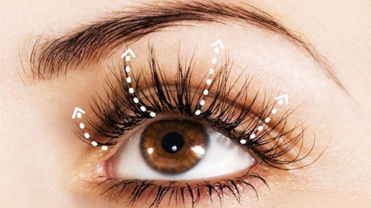 زيوت طبيعية لتكثيف الرموش!