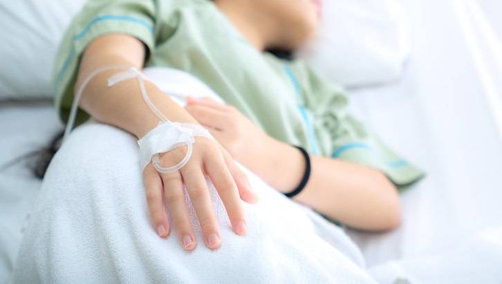 فنانة سورية أربعينية تتعرض لنوبة قلبية وهذه حالتها