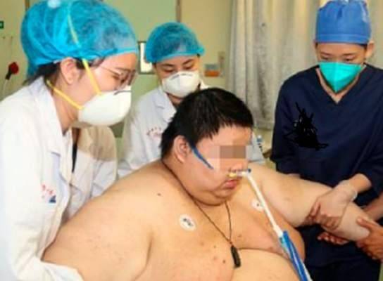 بسبب خوفه من كورونا وصل وزنه إلى 280 كيلوغراماً