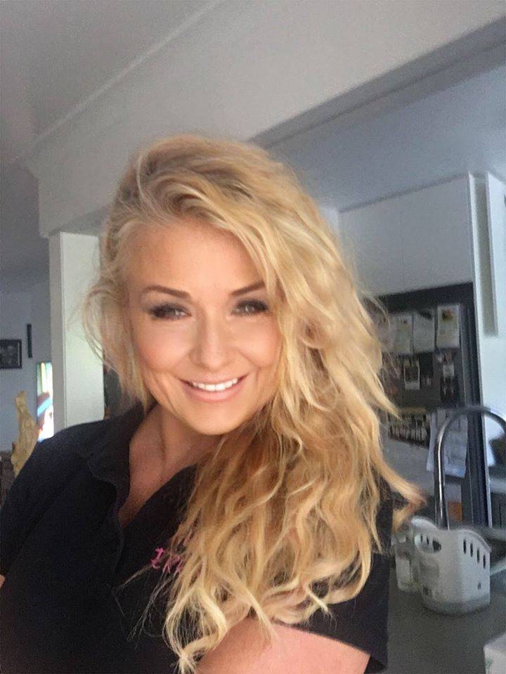 كادت تفقد البصر بسبب عدم إزالة المسكارا 25 عاماً... إليك التفاصيل