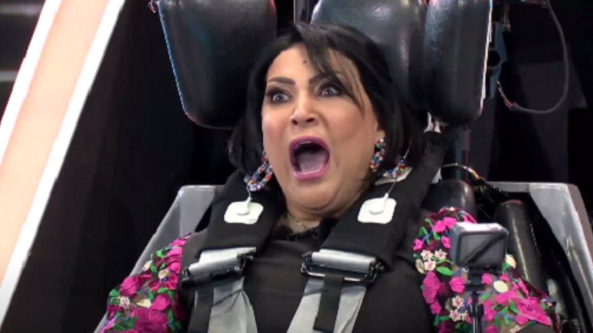 متابع يهاجم بدرية طلبة وهي ترد بعنف