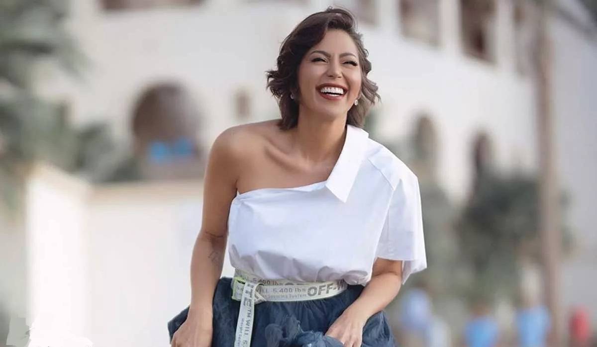 بالصور - لقاء الخميسي تحارب ختان البنات بطريقتها