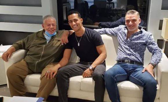بالفيديو - محمد رمضان يتجاهل وحيد حامد ويتعاقد مع بشير الديك لمسلسل أحمد زكي
