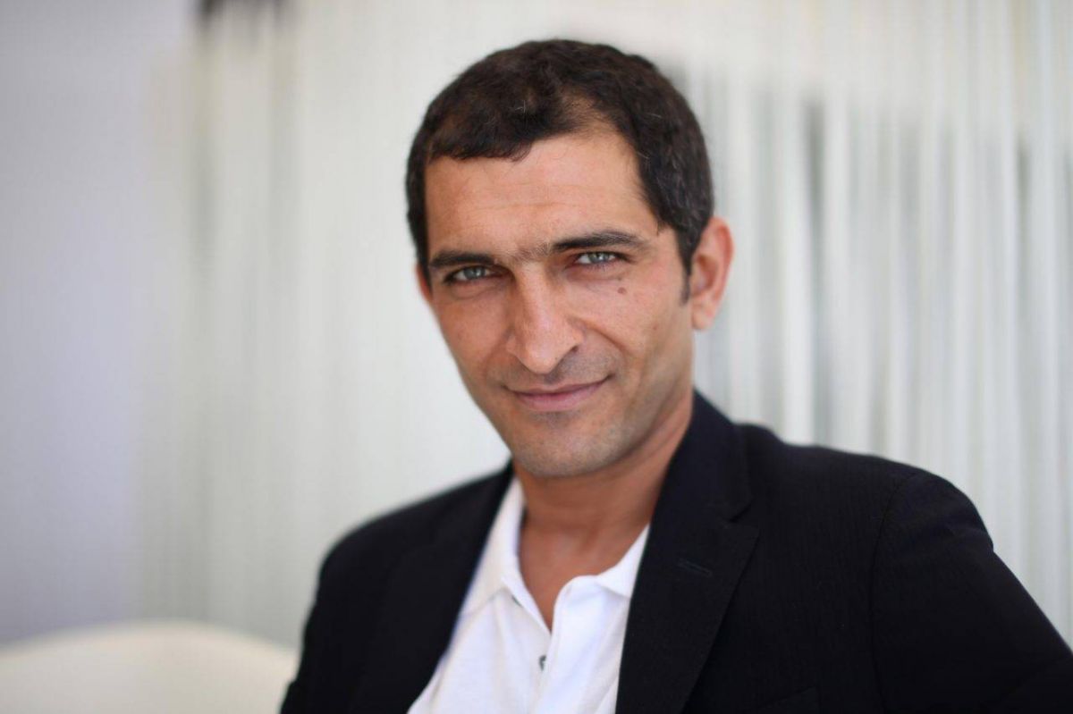 عمرو واكد يؤكد إصابته ونجله بفيروس كورونا